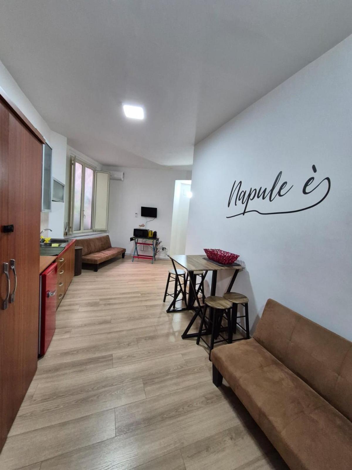 A Casa Di Ilaria Apartment Наполи Екстериор снимка