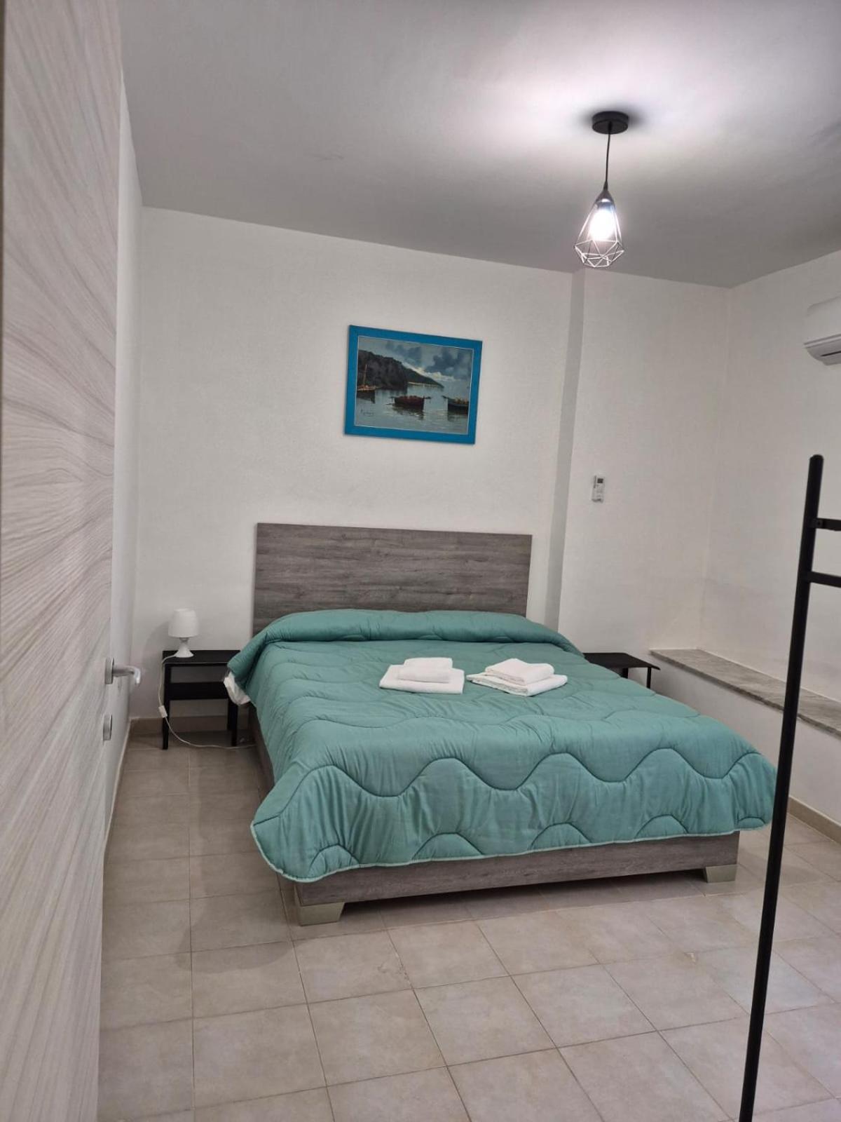 A Casa Di Ilaria Apartment Наполи Екстериор снимка